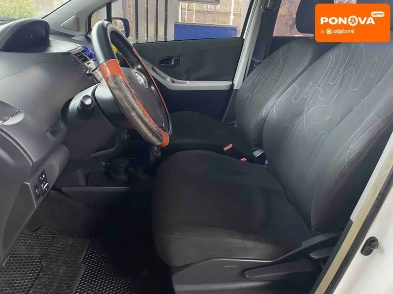 Toyota Yaris, 2010 р., Бензин, 197 тис. км, Хетчбек, Білий, Миколаїв AT-10405182 фото