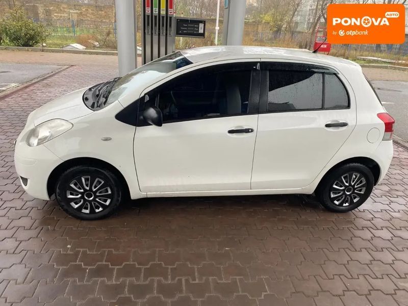 Toyota Yaris, 2010 р., Бензин, 197 тис. км, Хетчбек, Білий, Миколаїв AT-10405182 фото