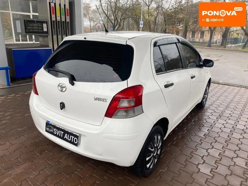 Toyota Yaris, 2010 р., Бензин, 197 тис. км, Хетчбек, Білий, Миколаїв AT-10405182 фото