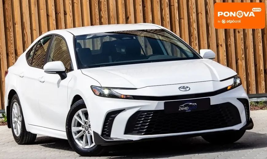 Toyota Camry, 2025 р., Гібрид (HEV), 30 тис. км, Седан, Білий, Львів AT-10418196 фото