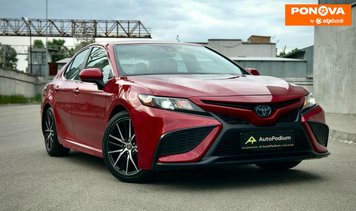 Toyota Camry, 2021, Гібрид (HEV), 2.49 л., 80 тис. км, Седан, Червоний, Київ 280999 фото