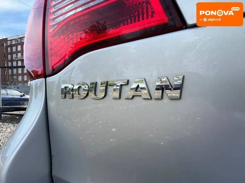 Volkswagen Routan, 2010 р., Бензин, 250 тис. км, Мінівен, Сірий, Львів AT-10427011 фото
