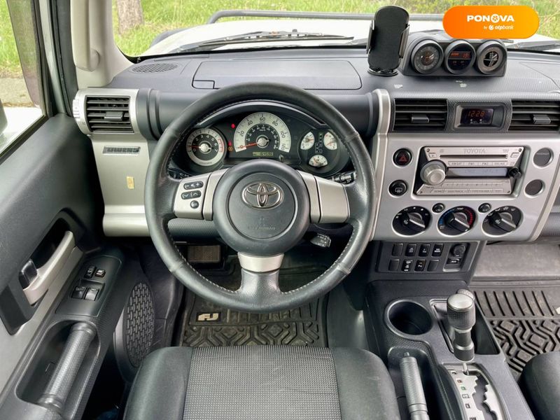 Toyota FJ Cruiser, 2008, Газ пропан-бутан / Бензин, 3.96 л., 164 тис. км, Позашляховик / Кросовер, Сірий, Київ 44640 фото