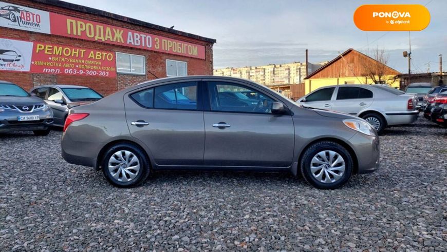 Nissan Versa, 2013, Газ пропан-бутан / Бензин, 1.6 л., 197 тыс. км, Седан, Серый, Смела 5755 фото