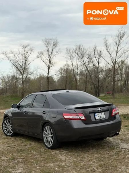 Toyota Camry, 2011 р., Газ пропан-бутан / Бензин, 255 тис. км, Седан, Сірий, Київ AT-10421358 фото
