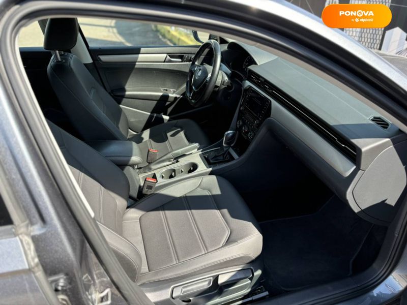 Volkswagen Passat, 2019, Бензин, 2 л., 111 тис. км, Седан, Сірий, Київ 110008 фото