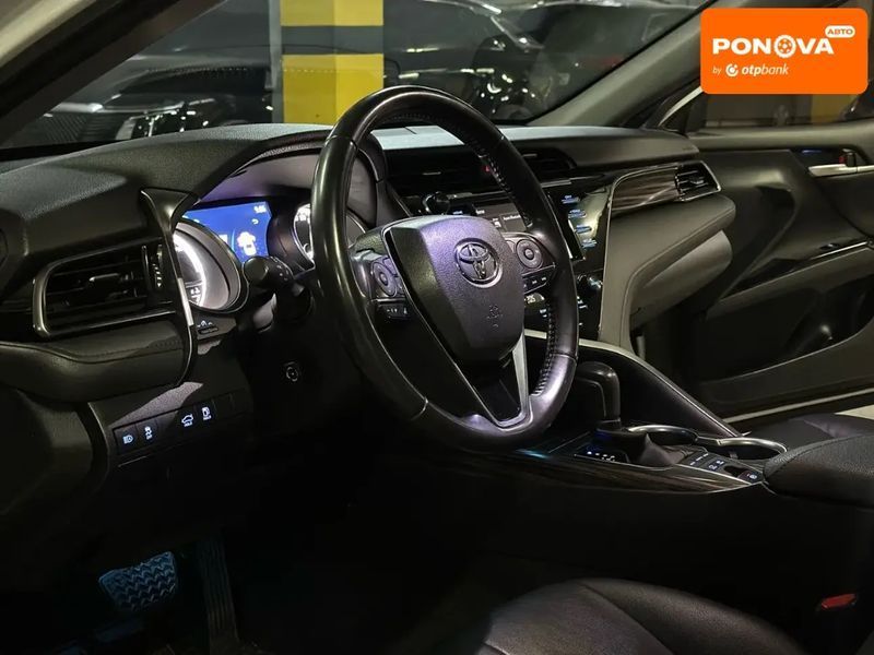 Toyota Camry, 2020 р., Гібрид (MHEV), 109 тис. км, Седан, Білий, Дніпро (Дніпропетровськ) AT-10410604 фото