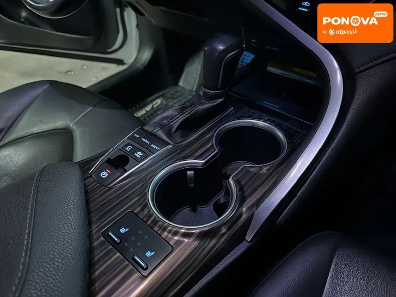Toyota Camry, 2020 р., Гібрид (MHEV), 109 тис. км, Седан, Білий, Дніпро (Дніпропетровськ) AT-10410604 фото