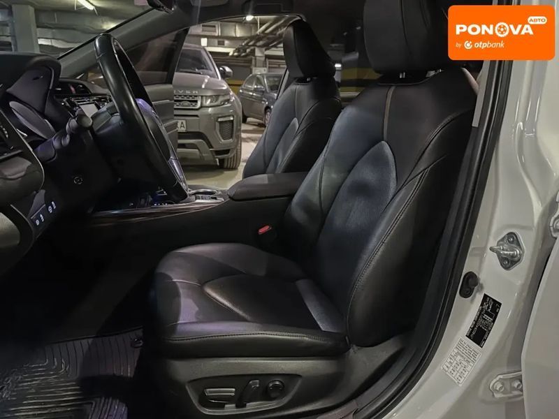 Toyota Camry, 2020 р., Гібрид (MHEV), 109 тис. км, Седан, Білий, Дніпро (Дніпропетровськ) AT-10410604 фото