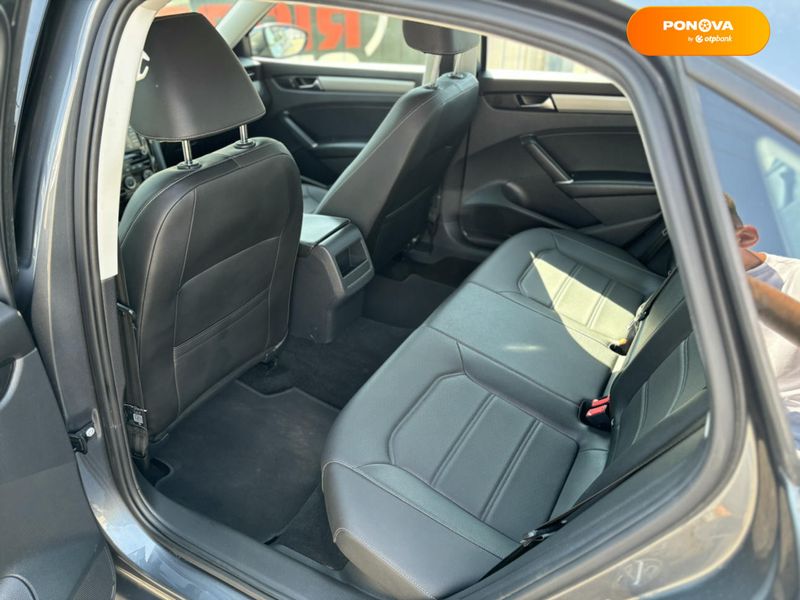 Volkswagen Passat, 2019, Бензин, 2 л., 111 тис. км, Седан, Сірий, Київ 110008 фото