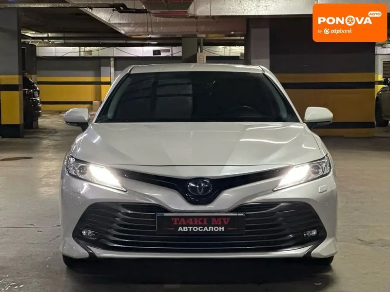 Toyota Camry, 2020 р., Гібрид (MHEV), 109 тис. км, Седан, Білий, Дніпро (Дніпропетровськ) AT-10410604 фото