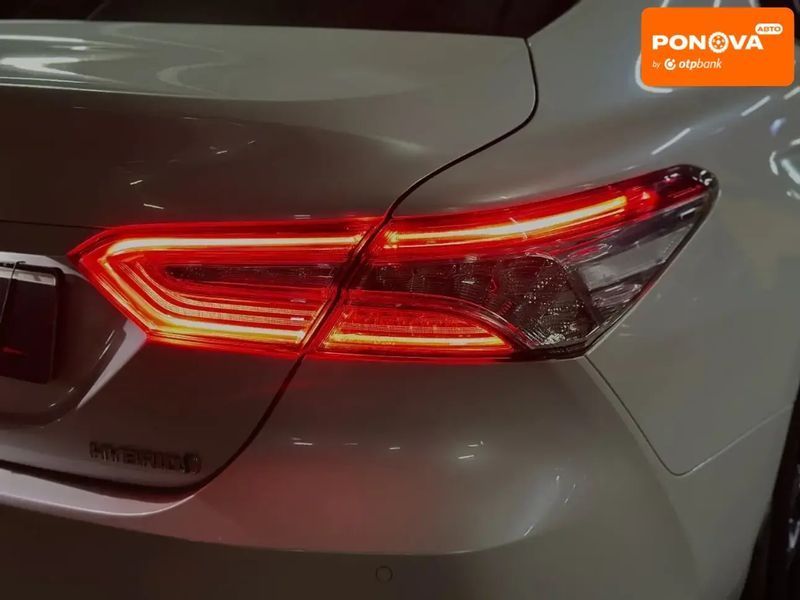 Toyota Camry, 2020 р., Гібрид (MHEV), 109 тис. км, Седан, Білий, Дніпро (Дніпропетровськ) AT-10410604 фото