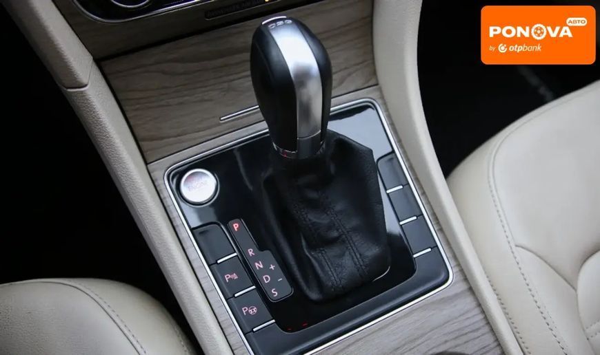 Volkswagen Passat, 2017 г., Бензин, 136 тыс. км, Седан, Белый, Харьков AT-10405670 фото