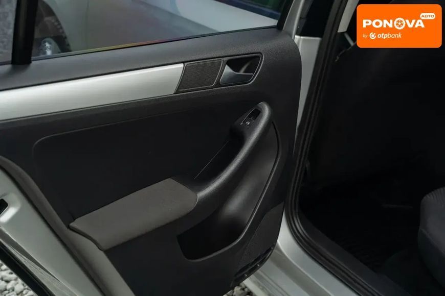 Volkswagen Jetta, 2012 р., Бензин, 122 тис. км, Седан, Сірий, Чернівці AT-10404224 фото
