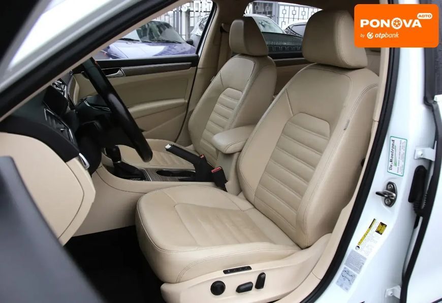 Volkswagen Passat, 2017 г., Бензин, 136 тыс. км, Седан, Белый, Харьков AT-10405670 фото