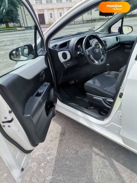 Toyota Yaris, 2012, Гібрид (HEV), 1.5 л., 142 тис. км, Хетчбек, Білий, Тростянець Cars-Pr-60452 фото