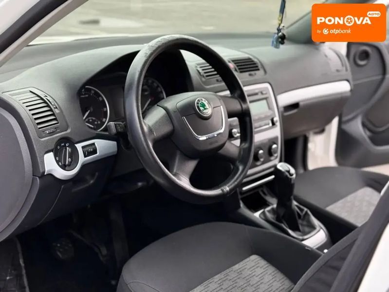 Skoda Octavia, 2011 г., Бензин, 220 тыс. км, Седан, Белый, Днепр (Днепропетровск) AT-10407239 фото
