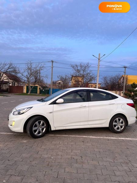 Hyundai Accent, 2013, Бензин, 1.4 л., 109 тис. км, Седан, Білий, Одеса Cars-Pr-68917 фото