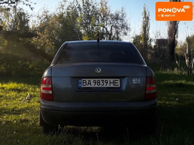 Skoda Fabia, 2004 р., Бензин, 204 тис. км, Седан, Сірий, Кропивницький (Кіровоград) AT-10418531 фото