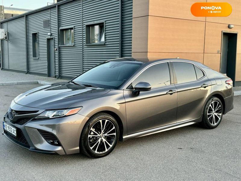 Toyota Camry, 2020, Бензин, 2.49 л., 69 тис. км, Седан, Сірий, Дніпро (Дніпропетровськ) 40599 фото