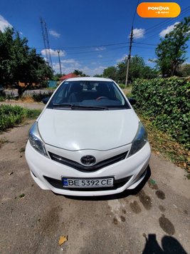 Toyota Yaris, 2014, Бензин, 1 л., 69 тис. км, Хетчбек, Білий, Миколаїв Cars-Pr-54998 фото