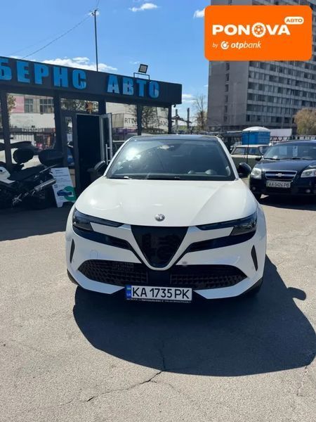 Alfa Romeo Junior, 2025 р., Гібрид (MHEV), 2 тис. км, Позашляховик / Кросовер, Білий, Київ AT-10416075 фото