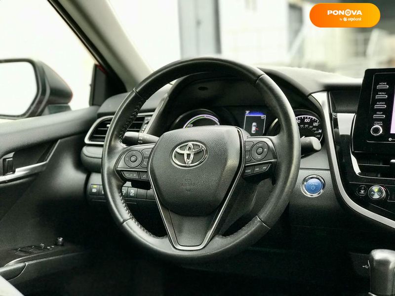 Toyota Camry, 2021, Гібрид (HEV), 2.49 л., 80 тис. км, Седан, Червоний, Київ 110913 фото