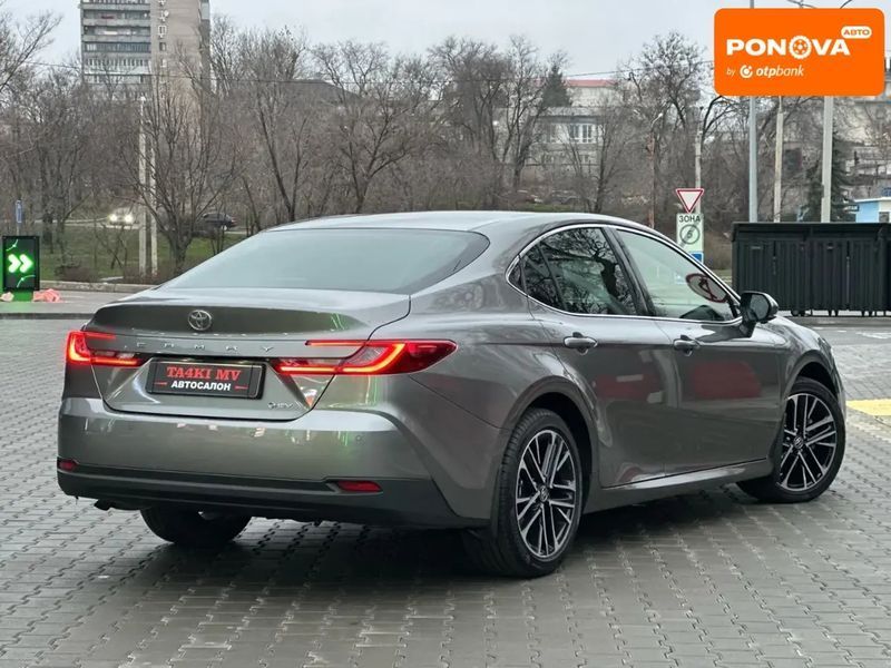 Toyota Camry, 2024 р., Гібрид (MHEV), 40 тис. км, Седан, Сірий, Дніпро (Дніпропетровськ) AT-10406271 фото