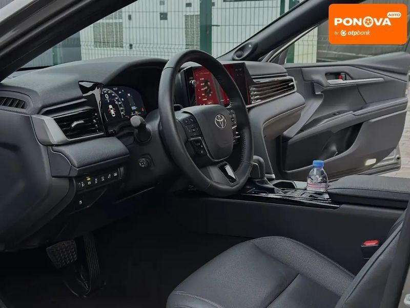 Toyota Camry, 2024 р., Гібрид (MHEV), 40 тис. км, Седан, Сірий, Дніпро (Дніпропетровськ) AT-10406271 фото