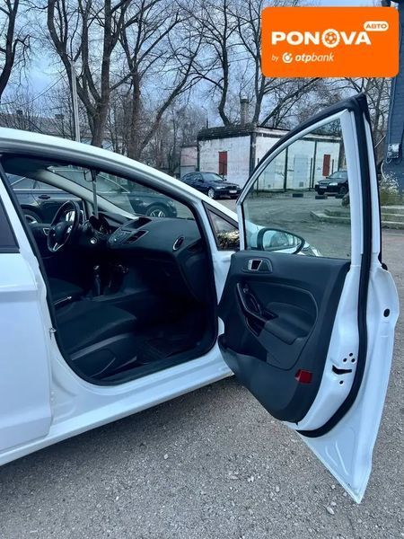 Ford Fiesta, 2016 р., Бензин, 112 тис. км, Хетчбек, Білий, Кам'янське (Дніпродзержинськ) AT-10406619 фото