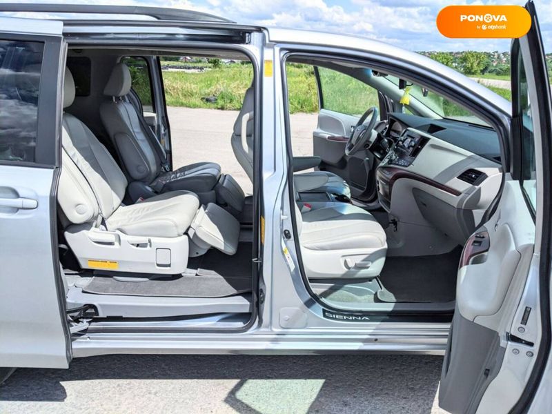 Toyota Sienna, 2013, Газ пропан-бутан / Бензин, 3.5 л., 170 тыс. км, Минивен, Тернополь Cars-Pr-68697 фото