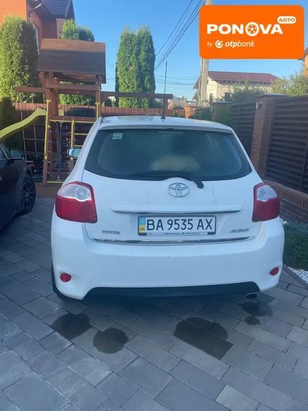 Toyota Auris, 2012 р., Бензин, 130 тис. км, Хетчбек, Білий, Вишневе AT-10403444 фото