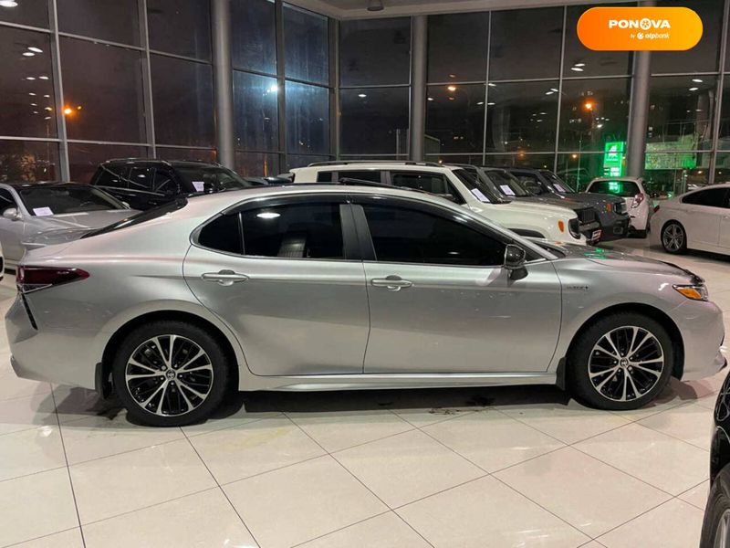 Toyota Camry, 2018, Гібрид (HEV), 2.5 л., 105 тис. км, Седан, Сірий, Одеса 43335 фото